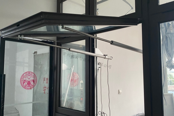 螺桿式電動開窗器的應(yīng)用,螺桿式開窗器配件有哪些?