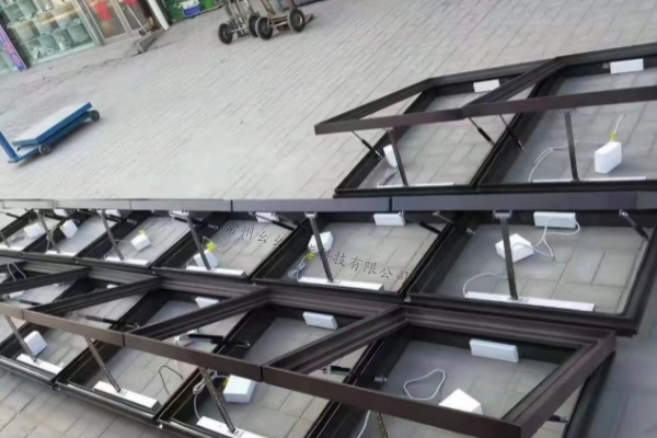 電動采光排煙天窗的工作原理,工業(yè)廠房電動排煙天窗注意事項